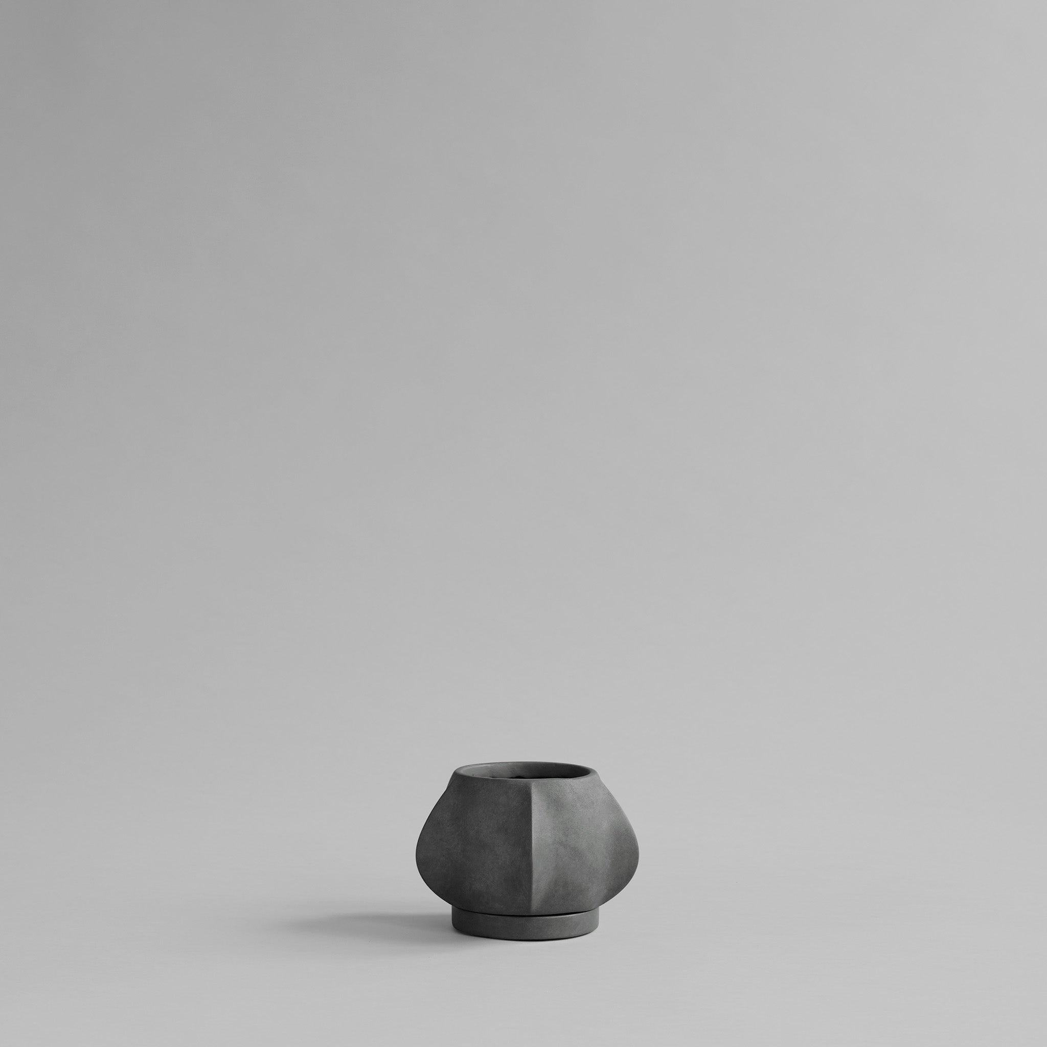 101 CPH Arket Plant Pot, Petit - Dark Grey