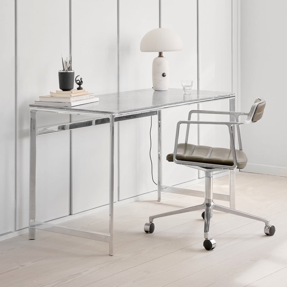 Vipp 453 Swivel+ Chair - Castors - Læder