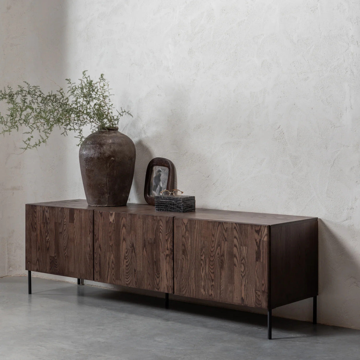 Woood Bono Gravure TV skænk - ash brown - 56x180x46