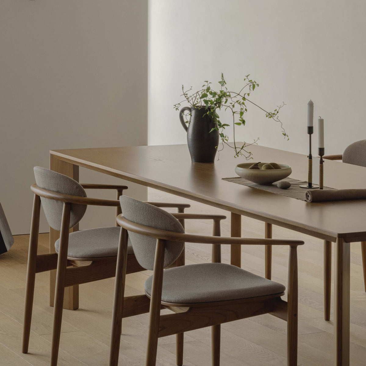 Karimoku Case Study A-DC04 Spisestol - Vidar 4 Stof