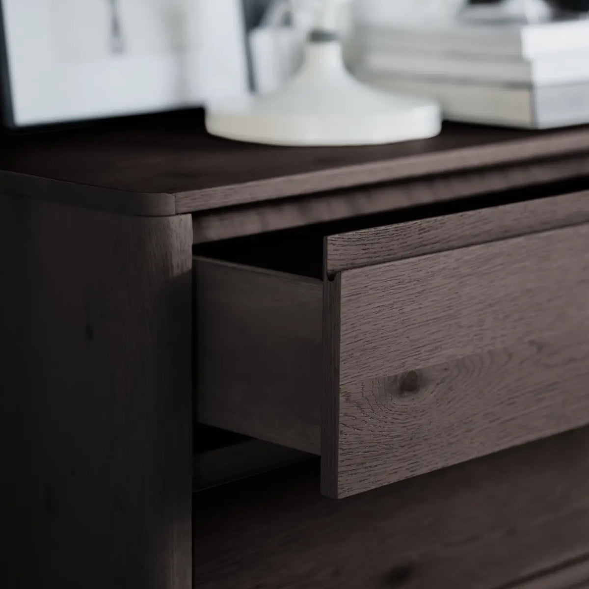 Rowico Melstone kommode - mørk eg - 110x45x70