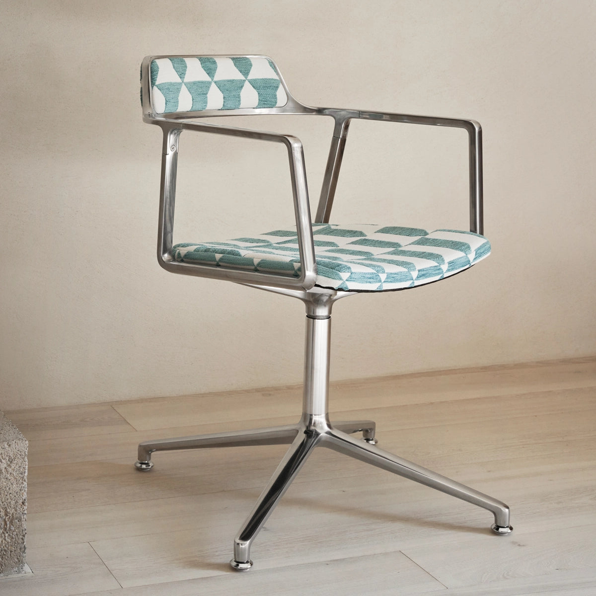 Vipp 452 Swivel Chair - Lagrasse
