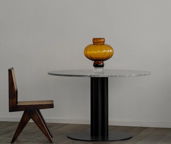 Louise Roe Balloon vase - 03 - amber