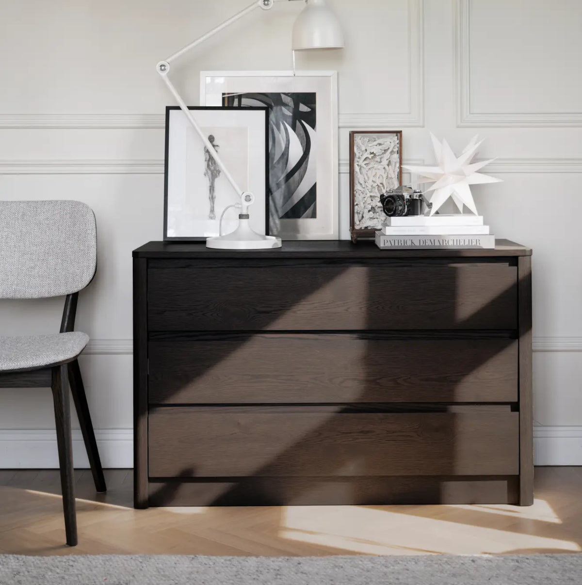 Rowico Melstone kommode - mørk eg - 110x45x70