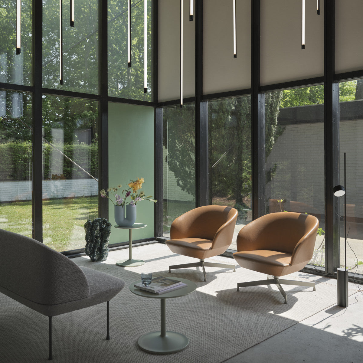 Muuto Oslo Lounge Chair - Swivel - Cognac Leather/Grey