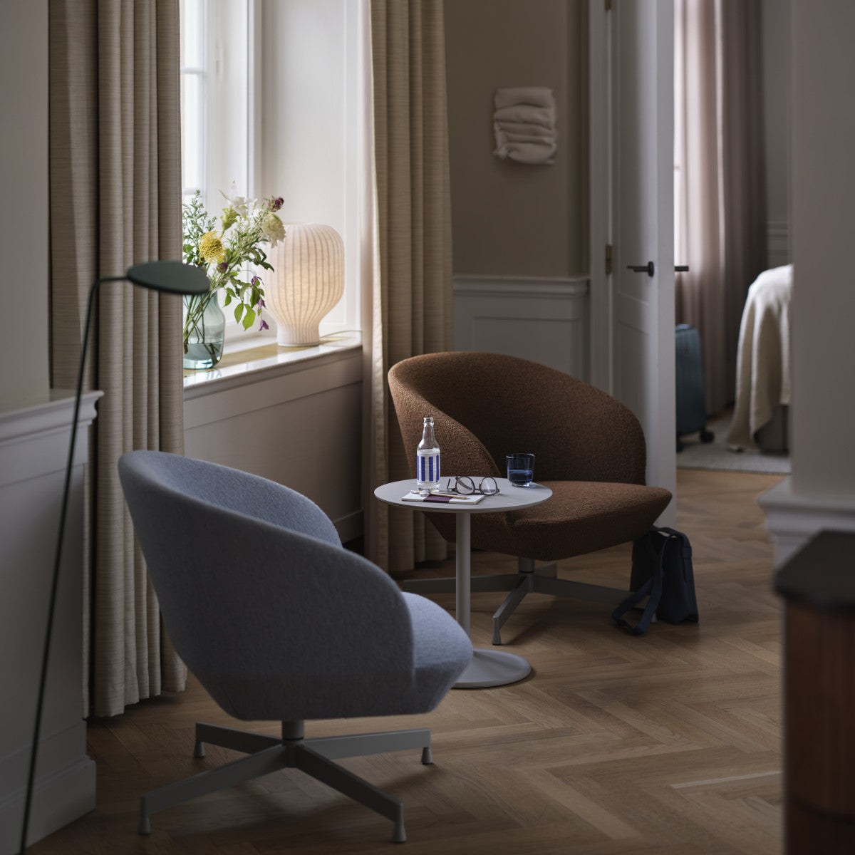 Muuto Oslo Lounge Chair - Swivel - Heart/Grey