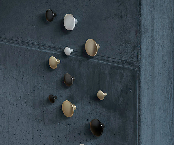 Muuto The Dots Medium Sort Aluminium