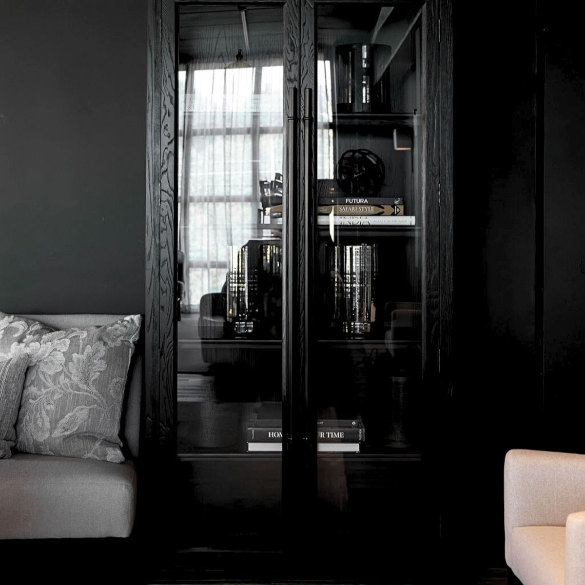 Artwood Narbonne vitrineskab - 210x103x39 - black