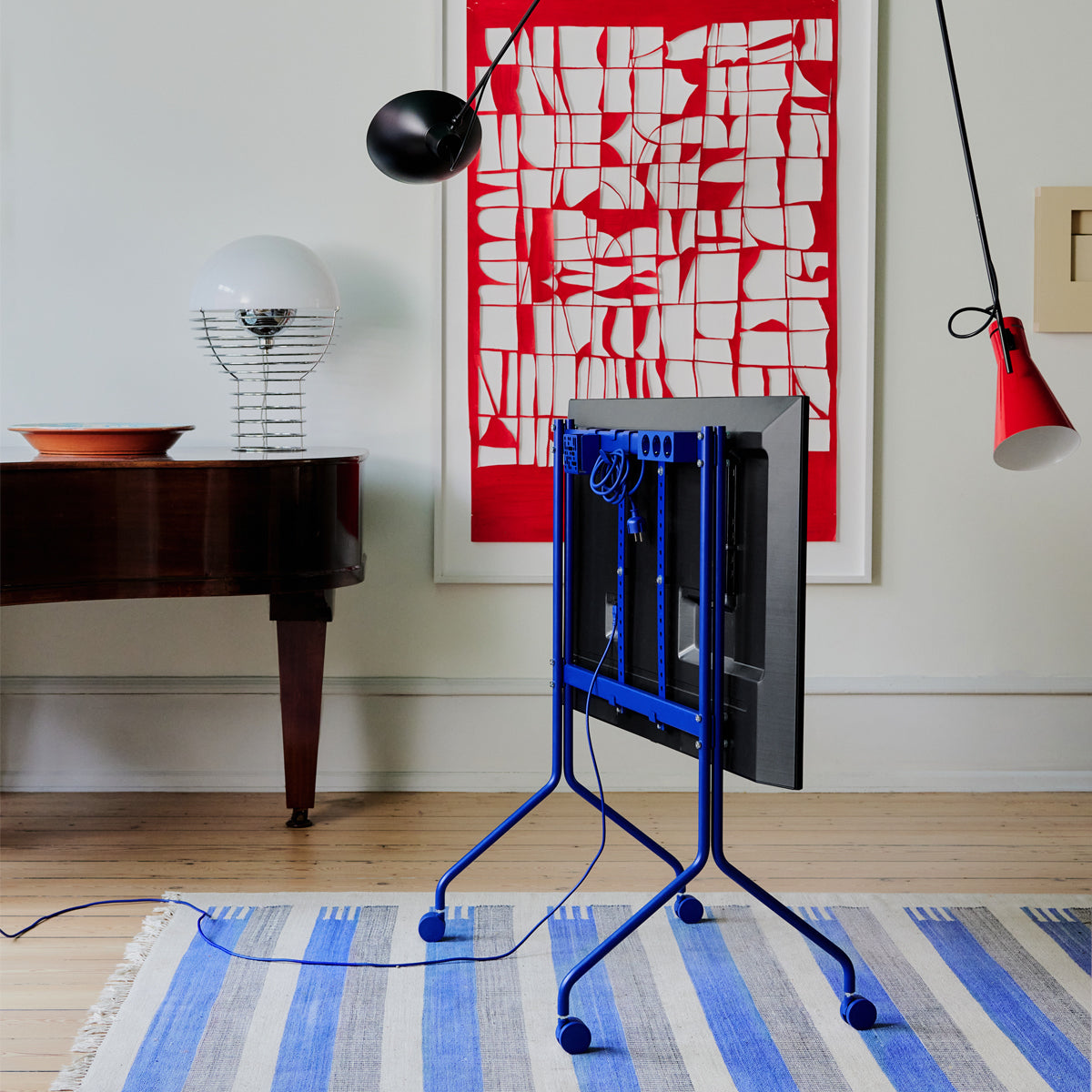 Pedestal Moon Rollin TV Stander