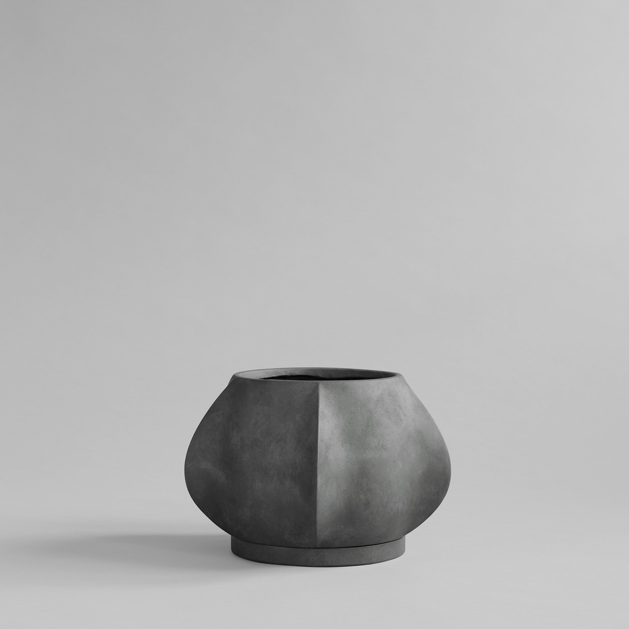 101 CPH Arket Plant Pot, Mini - Dark Grey
