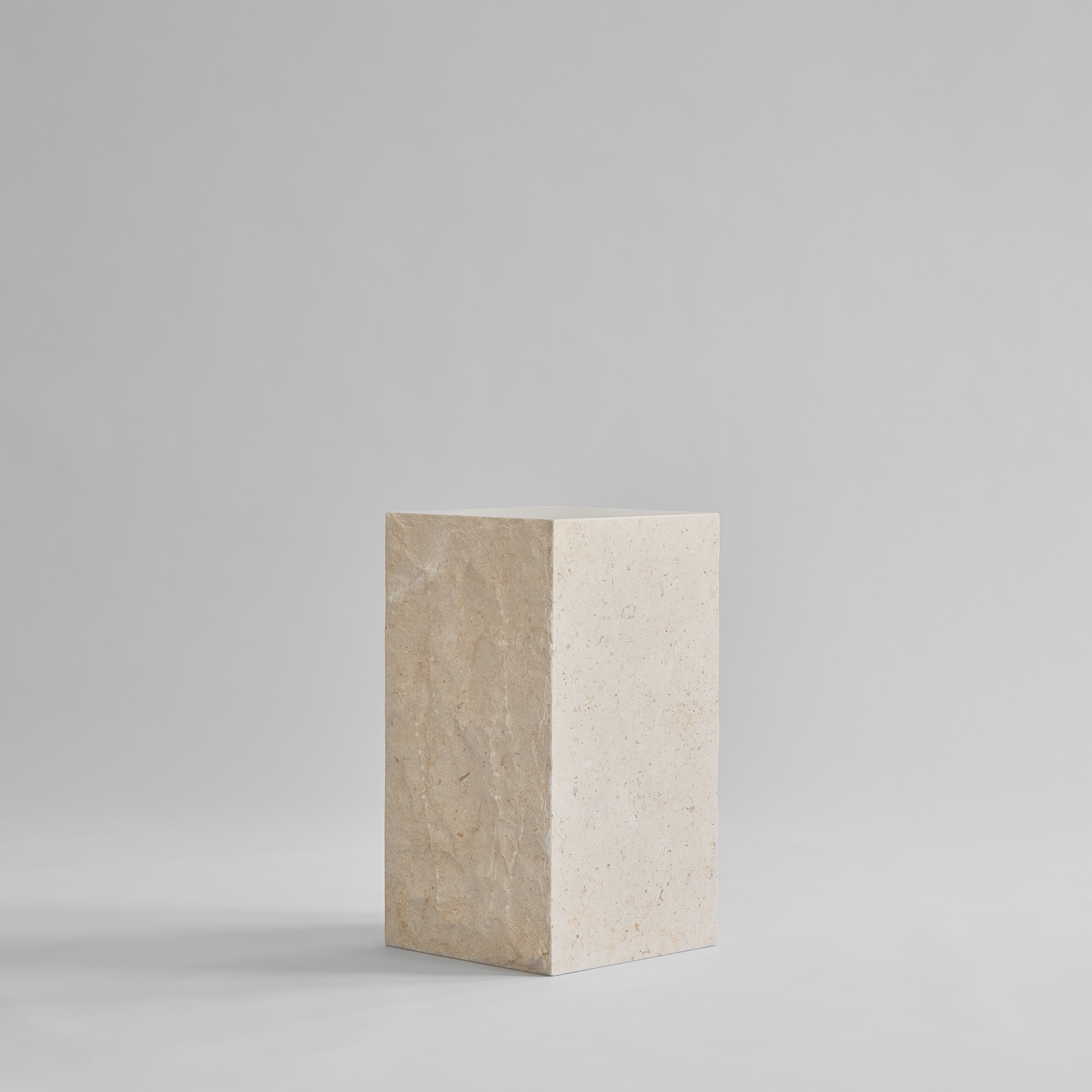 101 CPH Podium, Medio - Limestone