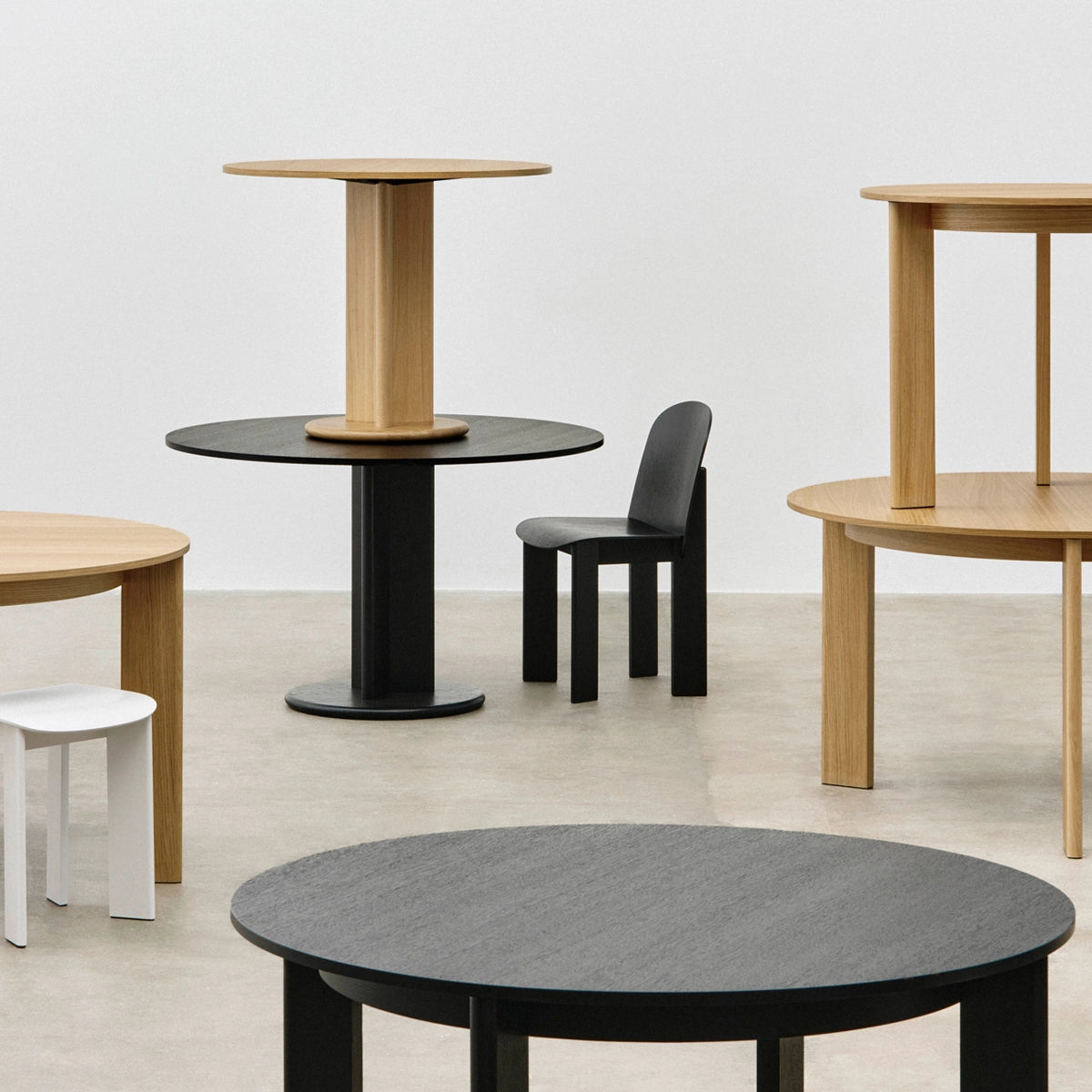 HAY Chisel 29 Table - Round Column Base - Oak - Ø120