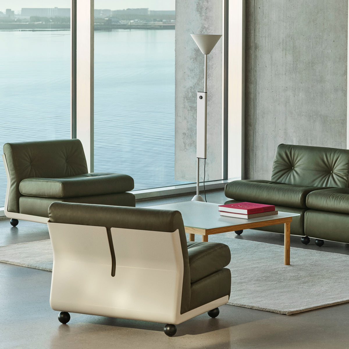 HAY Amanta Sofa - 1 Seater - Sense Forest Green Læder - Cream Beige