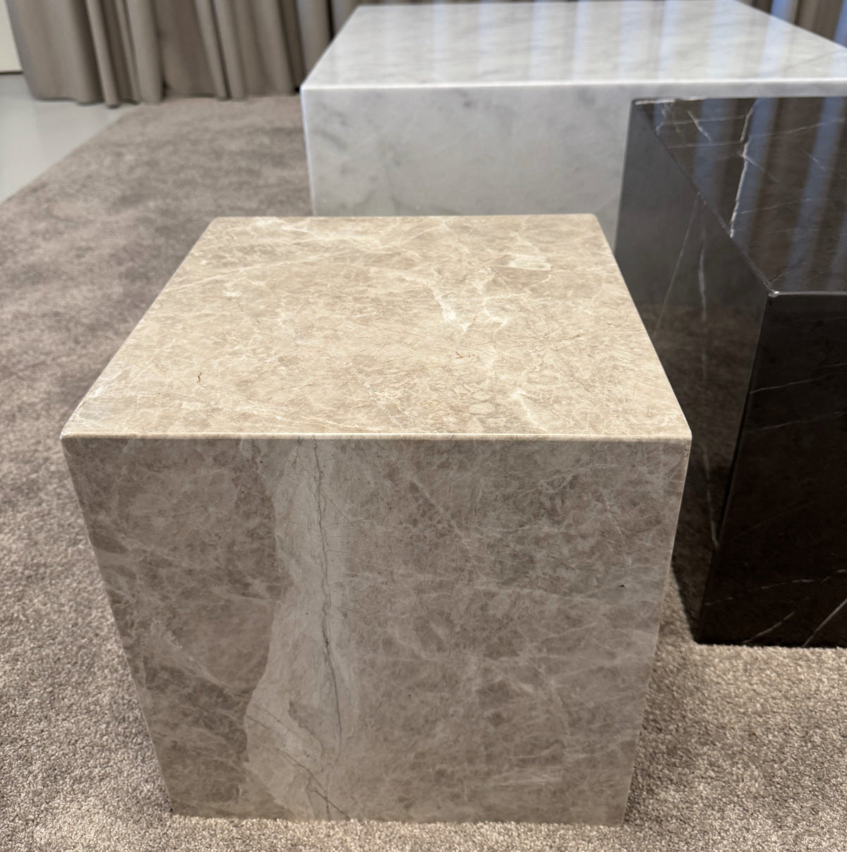 Cubic sofabord - beige marmor - 60x90x40
