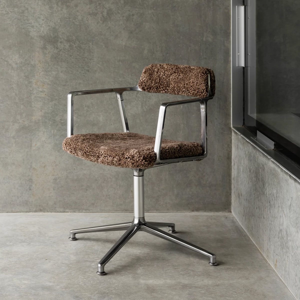 Vipp 452 Swivel Chair - Gliders - Curly Edition