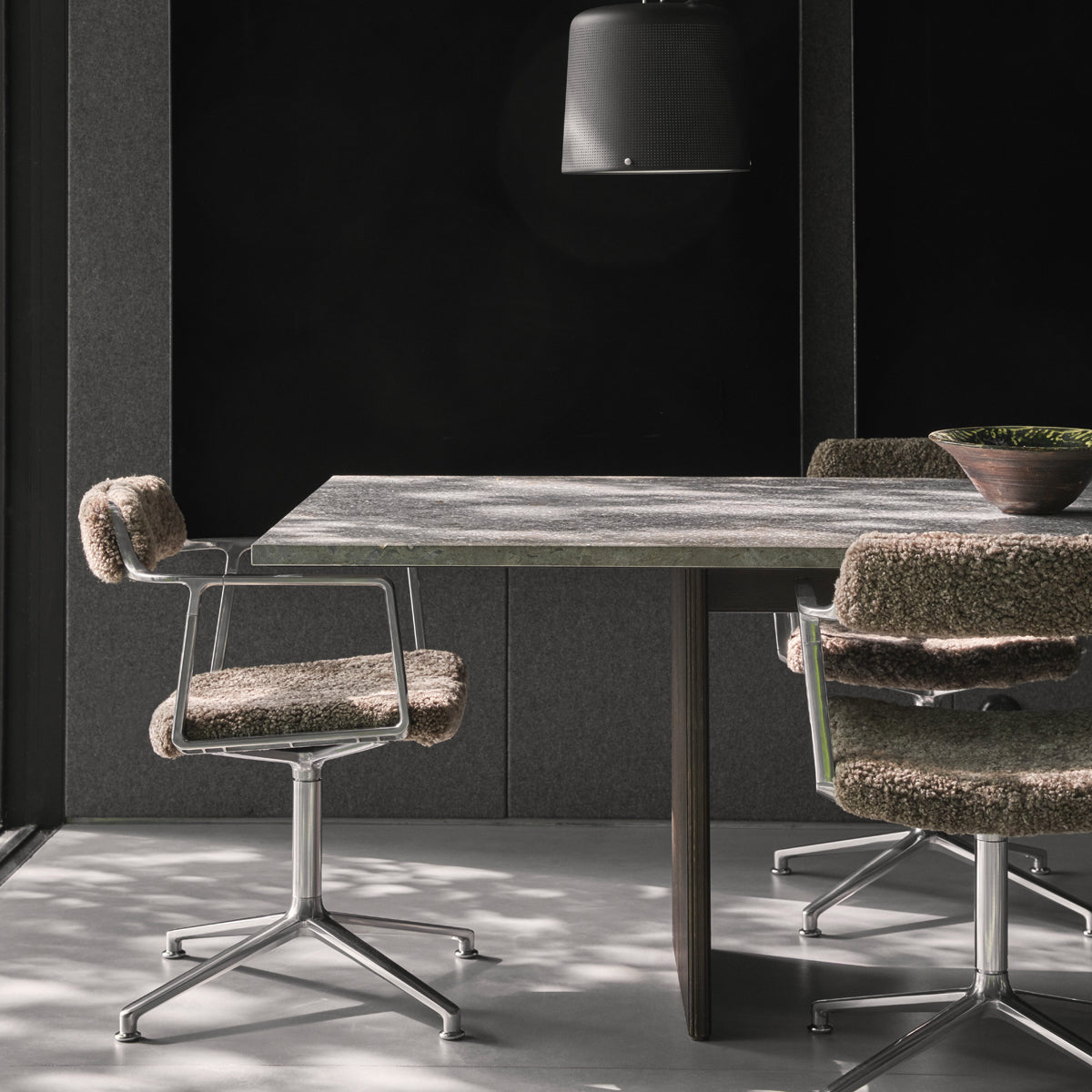 Vipp 452 Swivel Chair - Gliders - Curly Edition