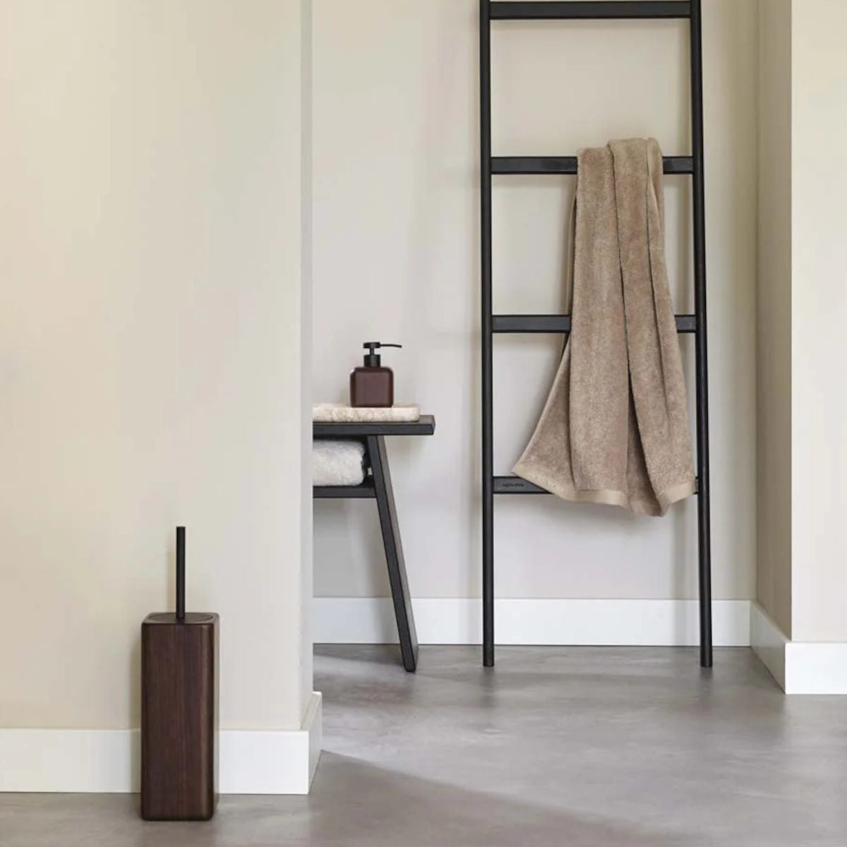Aquanova Ebony toiletbørste - mørk ibenholt