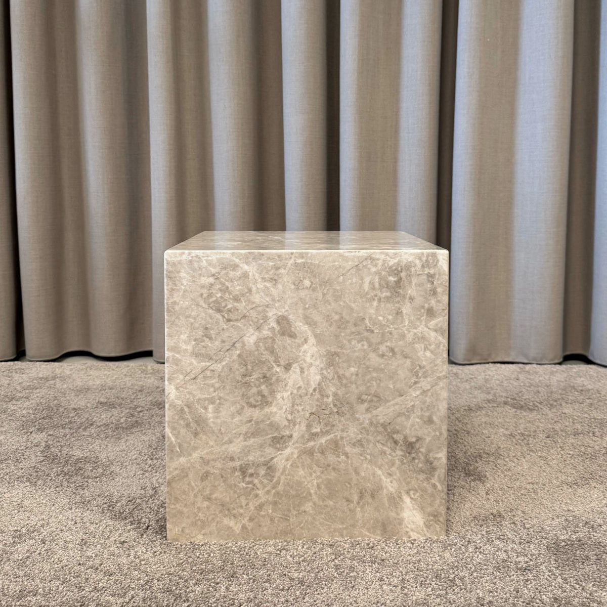 Cubic sidebord - beige marmor - 35x35x35