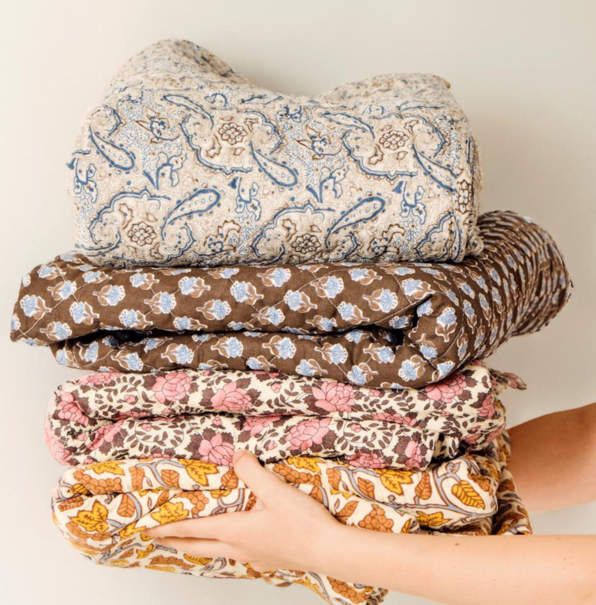 Ib Laursen Quilt plaid - blåt/brunt/sandfarvet paisley mønster