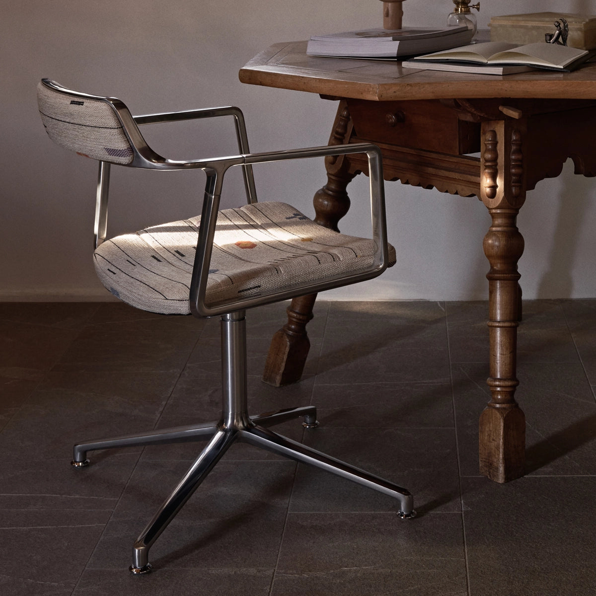 Vipp 452 Swivel Chair - Montafon Haus