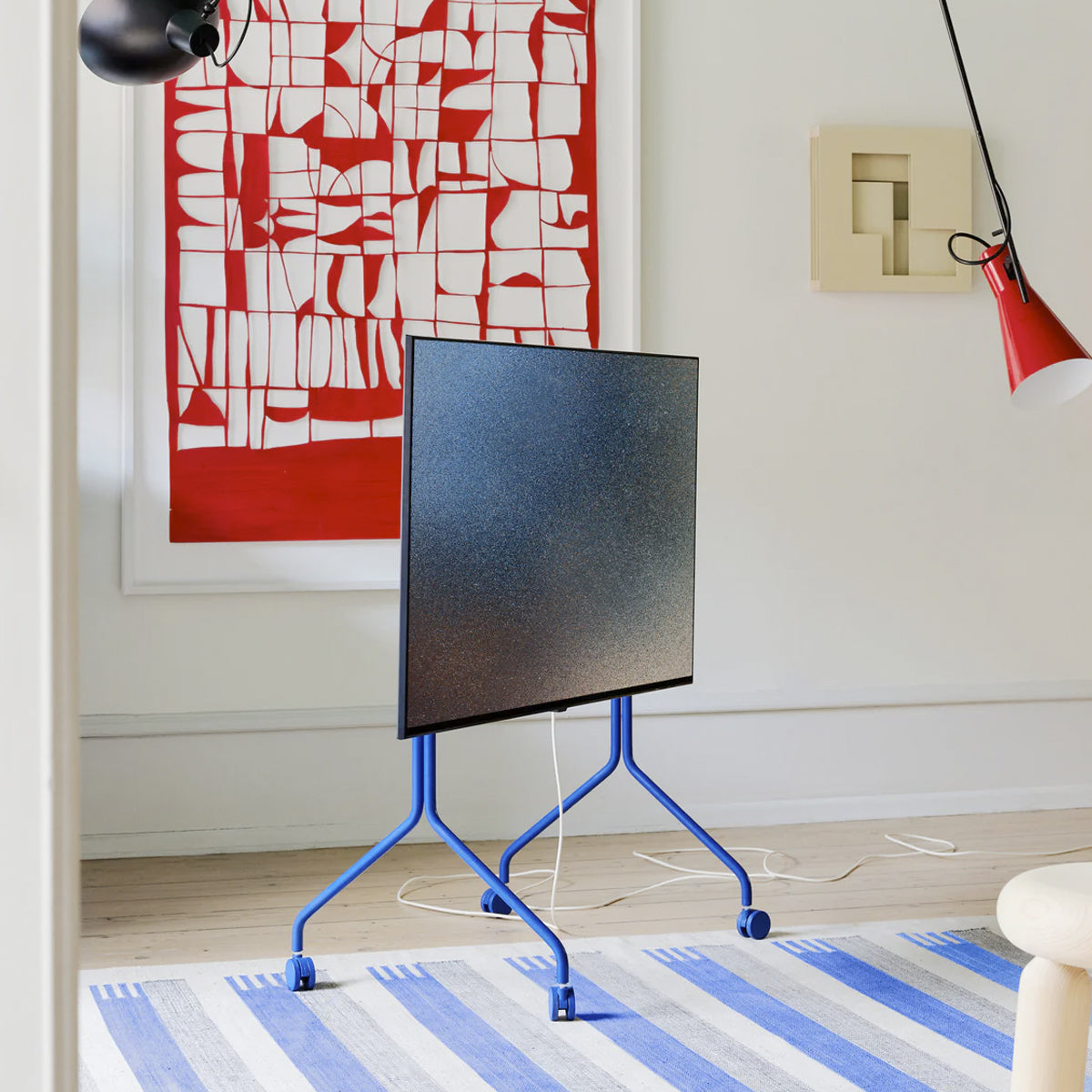 Pedestal Moon Rollin TV Stander