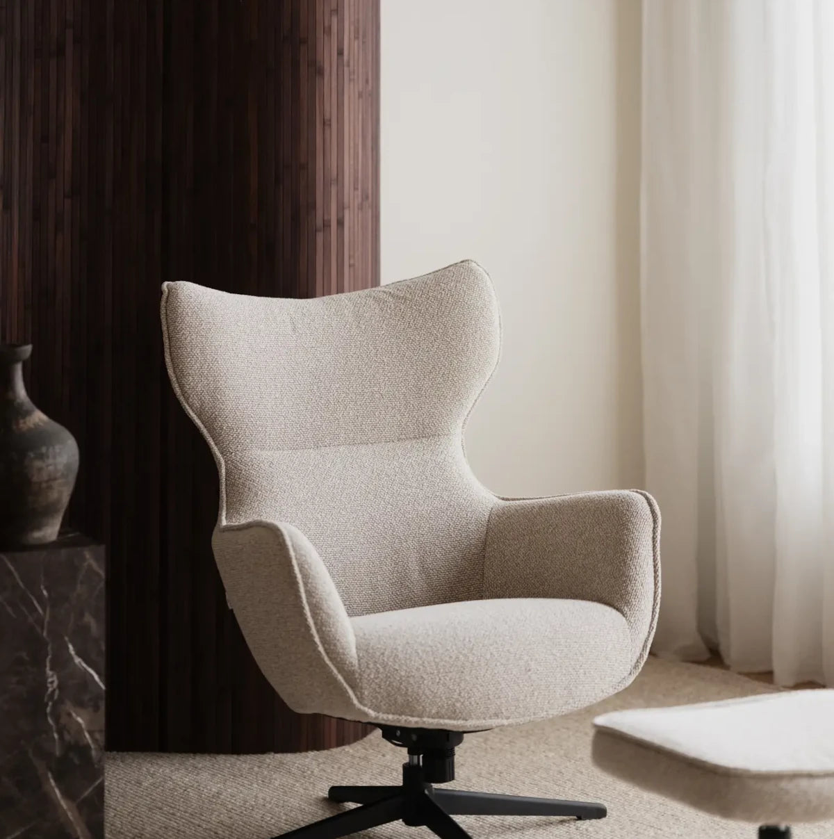 Rowico Home Jerkins lænestol - inkl fodskammel - beige