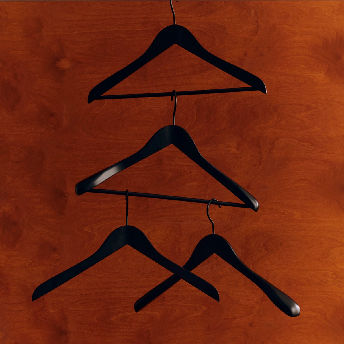 HAY Smooth Slim Coat Hanger w./ Bar - Sort - Sæt a 4 stk.