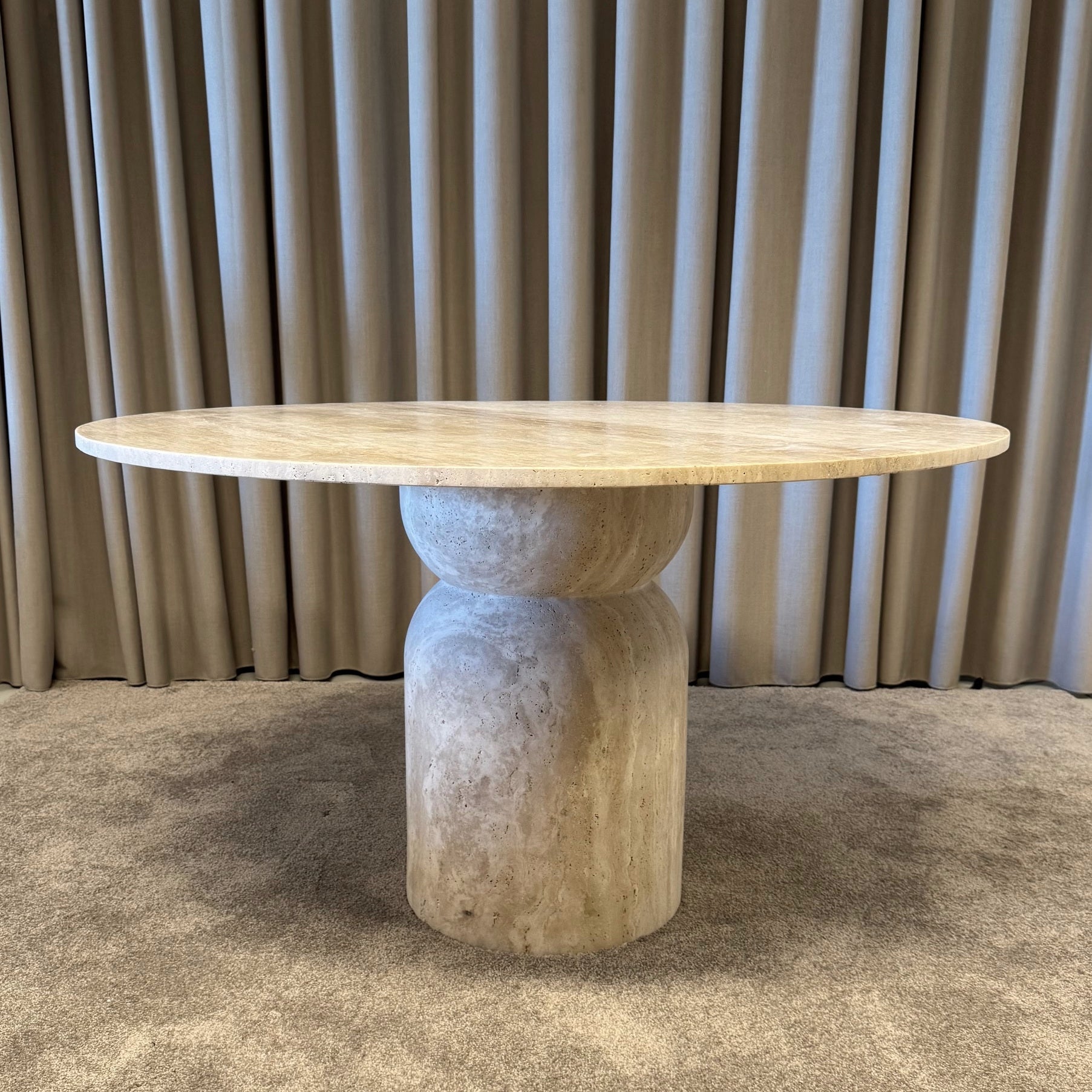 Pilar spisebord - travertin - 140 cm