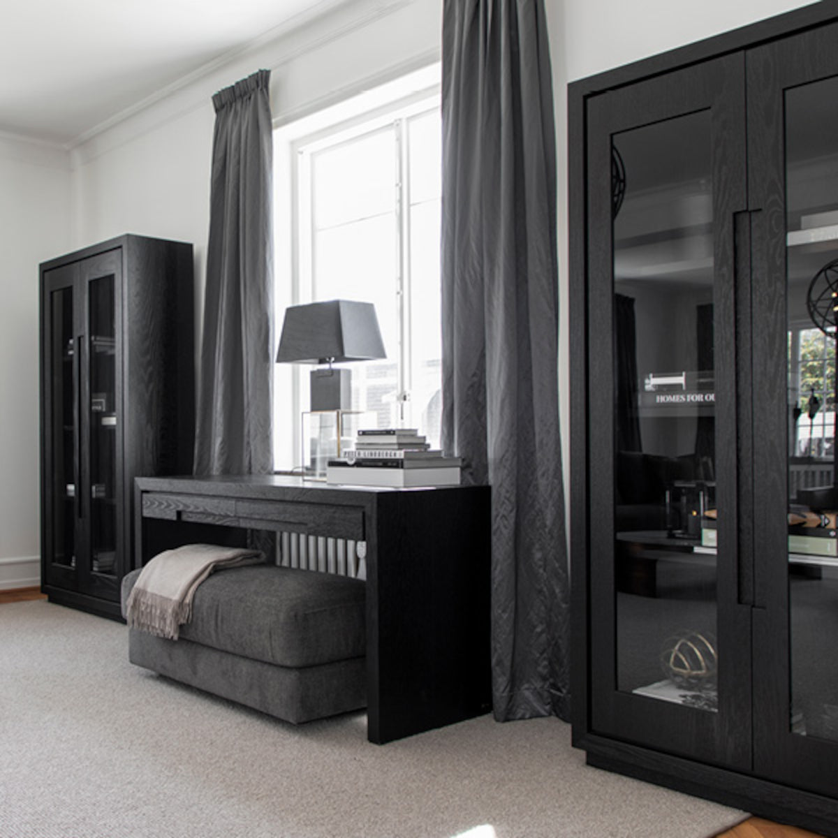 Artwood Hunter vitrineskab - 200x100x40 - black